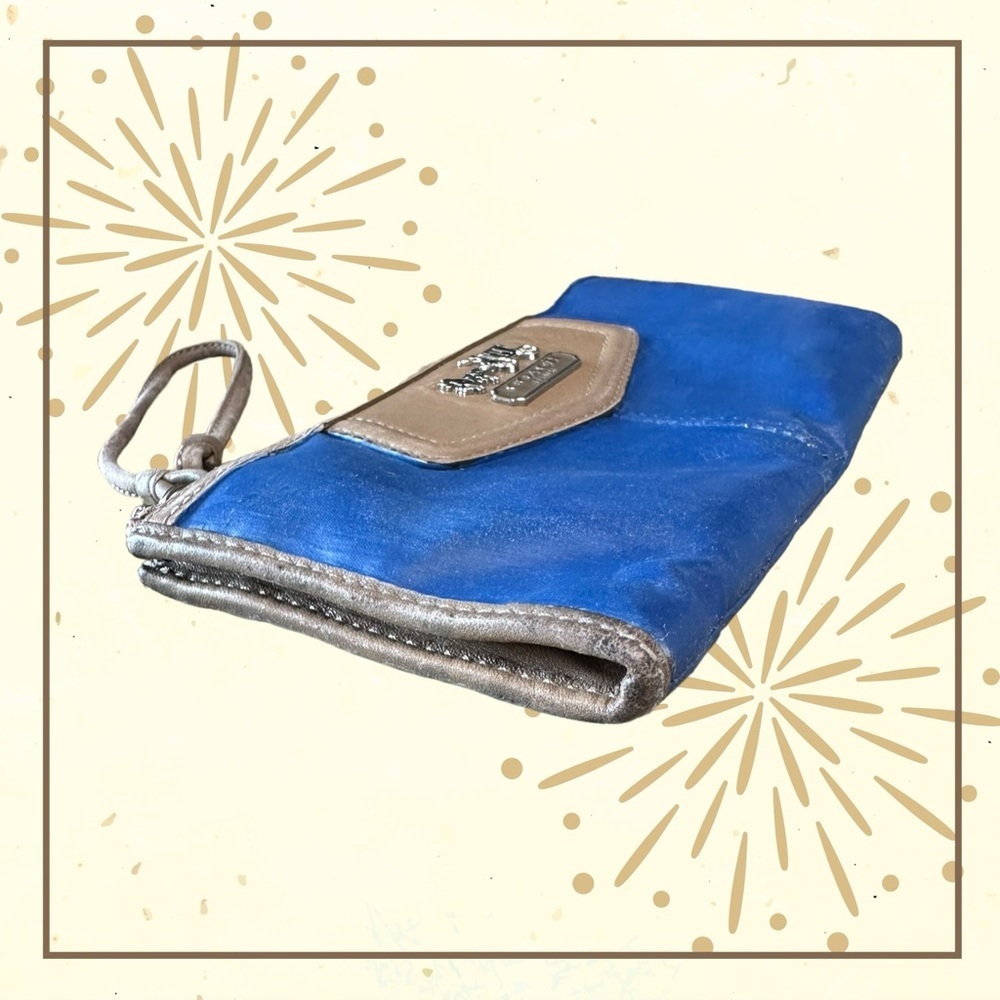 Coach wristlet - Picture 2 of 6